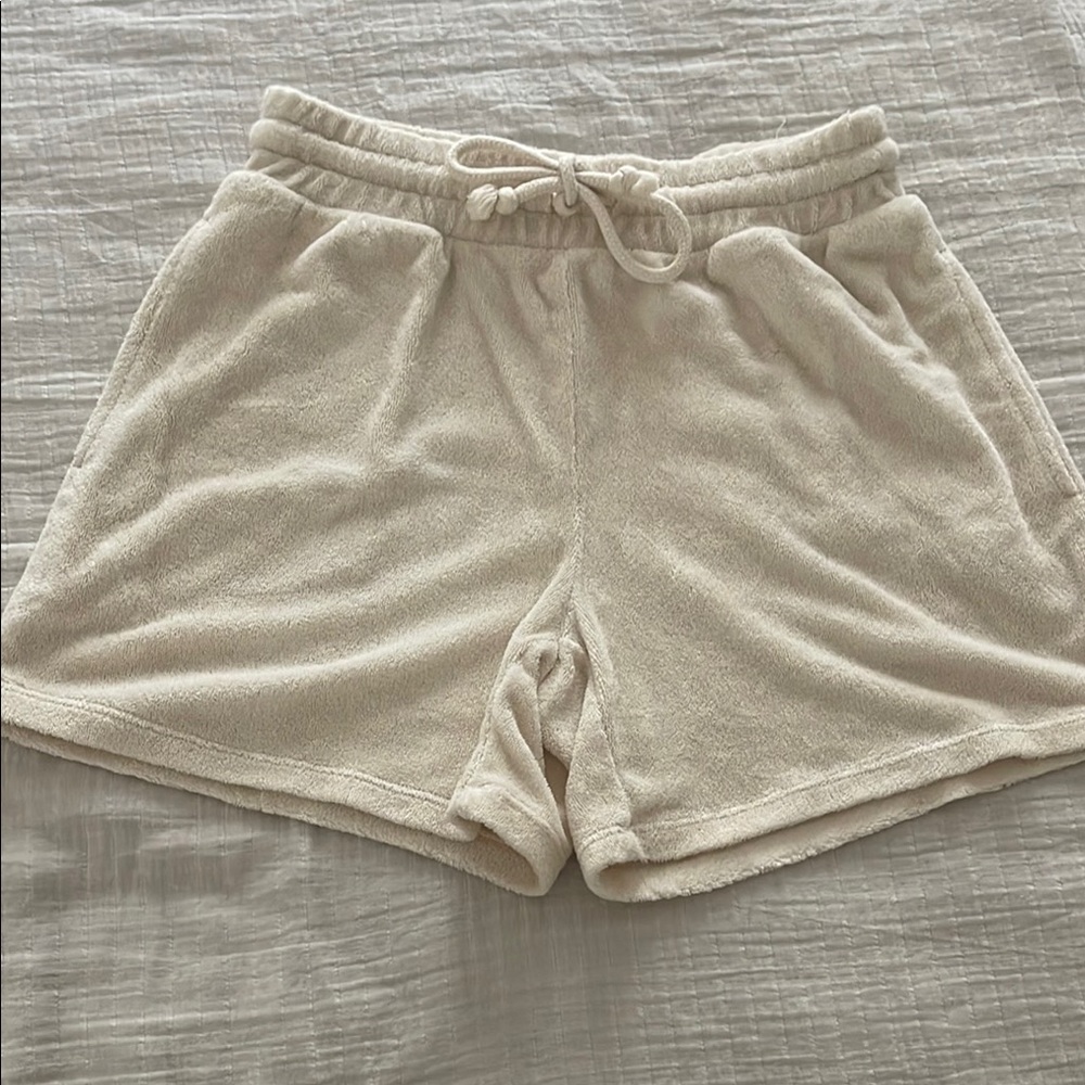 Wilfred Cream Athletic Shorts with Elastic Waistband